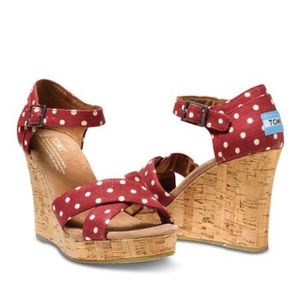 Red and white polka dot Toms heels, in great condition, women’s size 6